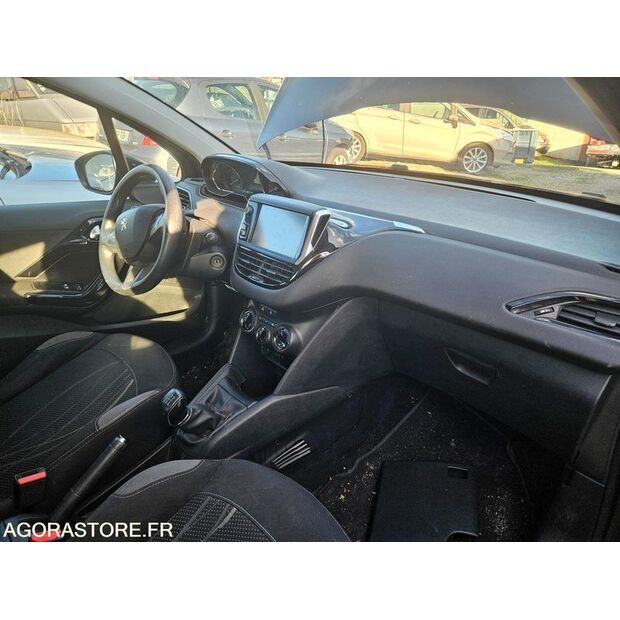 2013 Peugeot 208-43183266