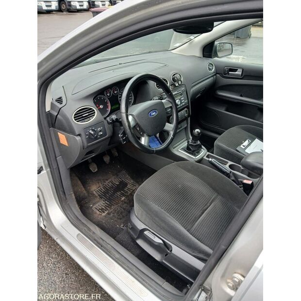 2006 Ford Focus-43183446