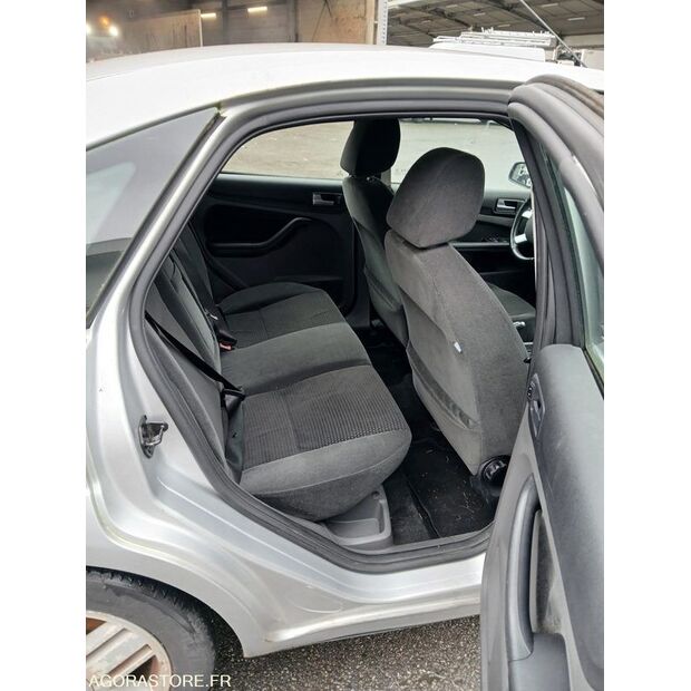 2006 Ford Focus-43183450