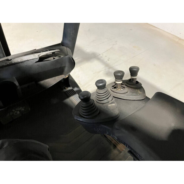 2010 Linde H30D-01-43183885