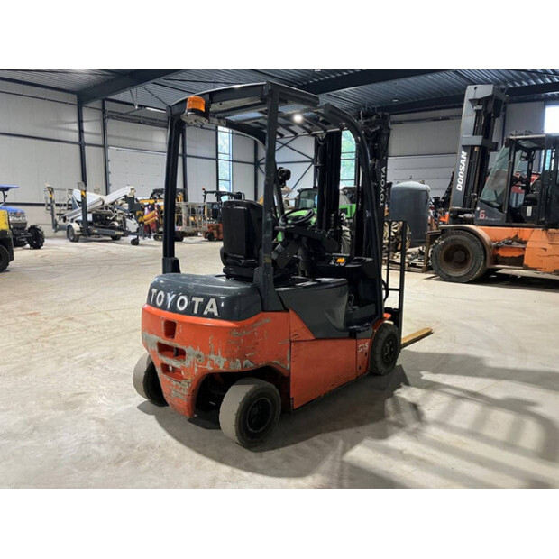 2017 Toyota 8FBM16T-43183996