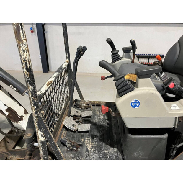 2013 بوبكات E16-43184193