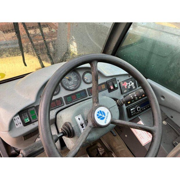 2003 نيو هولاند LM410-43184358