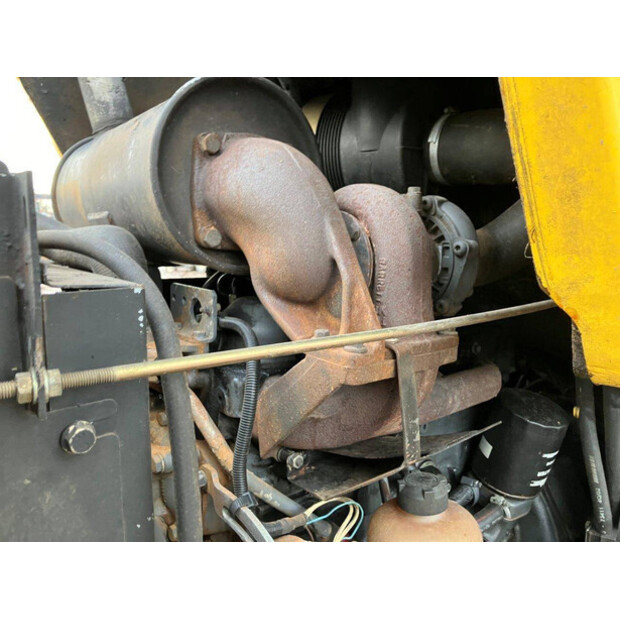 2003 نيو هولاند LM410-43184361