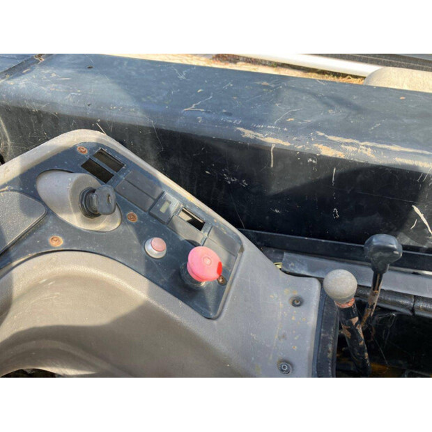 2004 جيه سي بي TLT2D-43184440