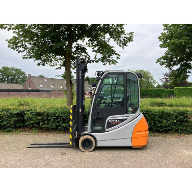 2017 Still R20-20-43184553