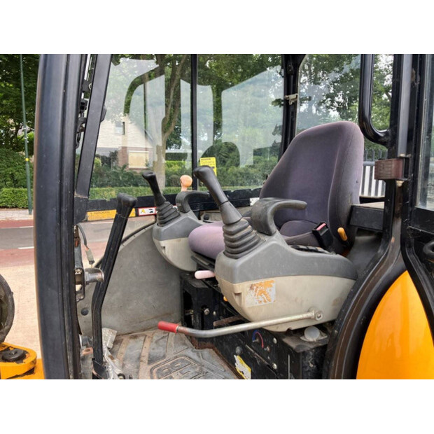 2003 جيه سي بي 8032-43184818