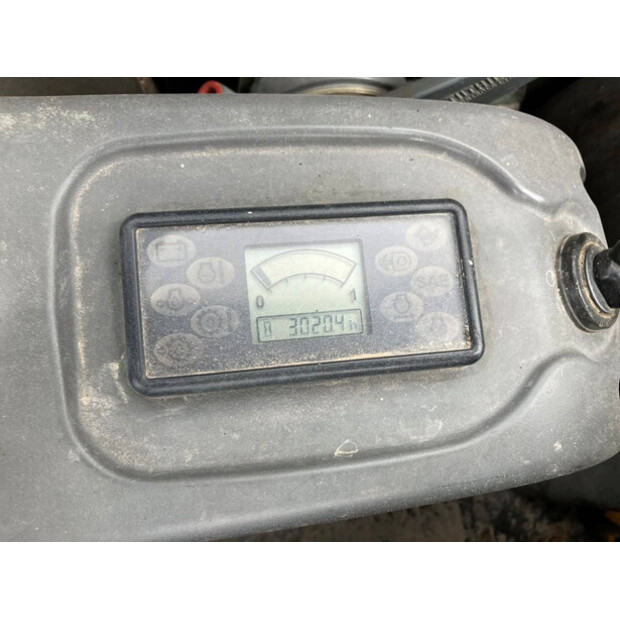 2003 جيه سي بي 8032-43184819