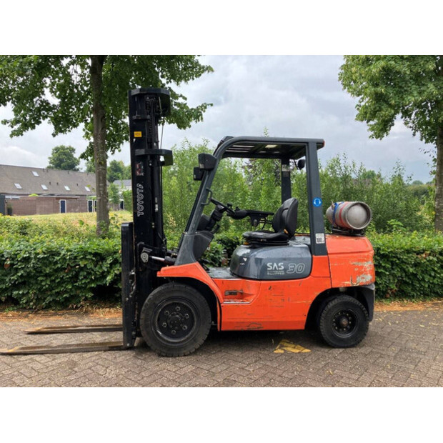 2005 Toyota 02-7FGF30-43185004