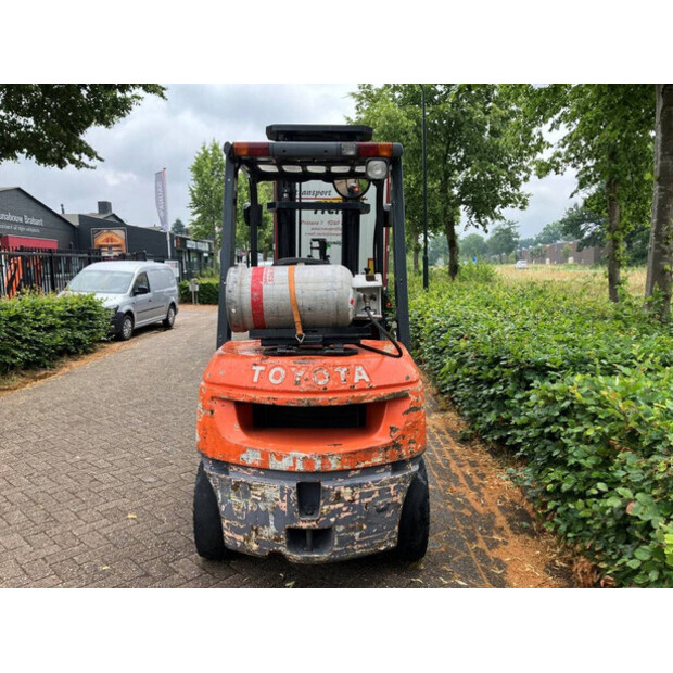 2005 Toyota 02-7FGF30-43185006