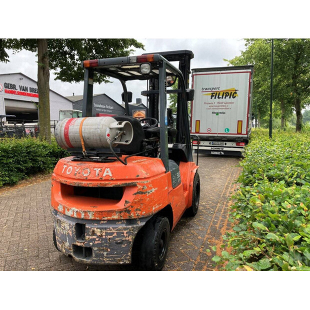 2005 Toyota 02-7FGF30-43185007