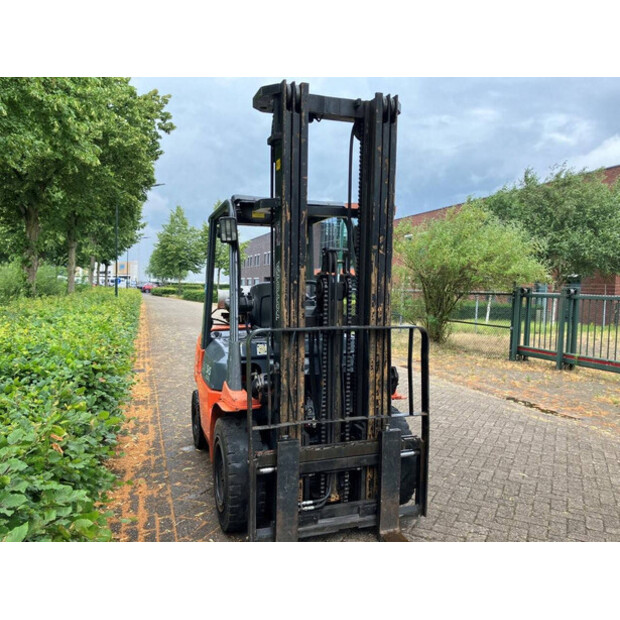 2005 Toyota 02-7FGF30-43185008