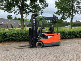 صورة ل رافعات 1996 تويوتا 5FBE18