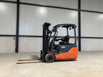 صورة ل رافعات 2019 تويوتا 8FBE20T