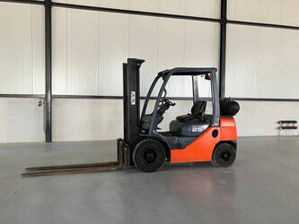 صورة ل رافعات 2008 تويوتا 02-8FGF25