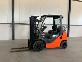 صورة ل رافعات 2013 تويوتا 02-8FGF20