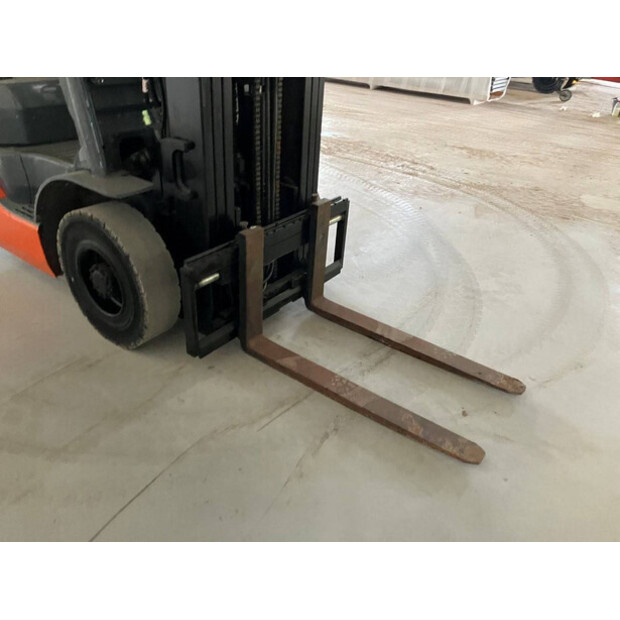 2013 Toyota 02-8FGF20-43185461