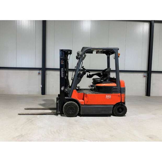 2011 تويوتا 7FBMF20-43185510