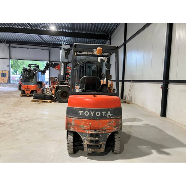 2011 تويوتا 7FBMF20-43185512