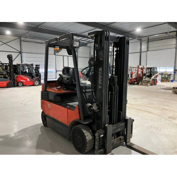 2011 تويوتا 7FBMF20-43185514