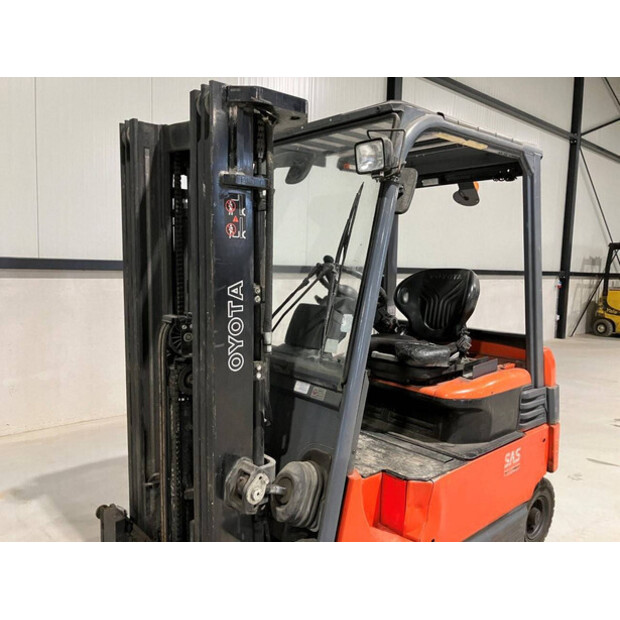 2011 تويوتا 7FBMF20-43185516