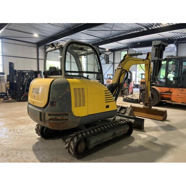 2016 نيوسون 3503RD-43185686