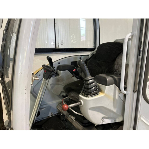 2016 نيوسون 3503RD-43185693