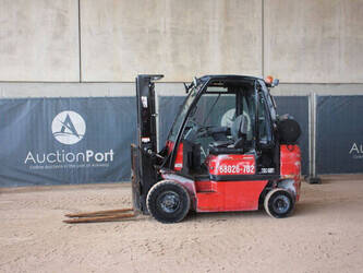 صورة ل رافعات شوكية 2015 نيسان 25