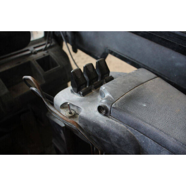 2015 نيسان 25-43199978