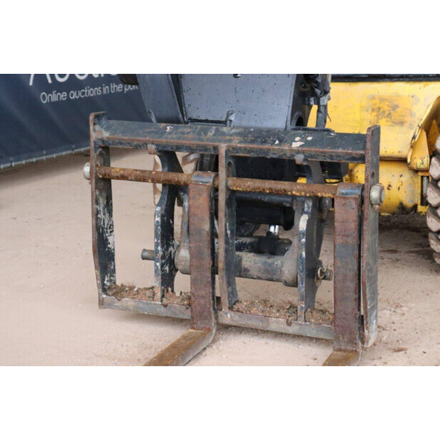 جيه سي بي 520-40-43201753