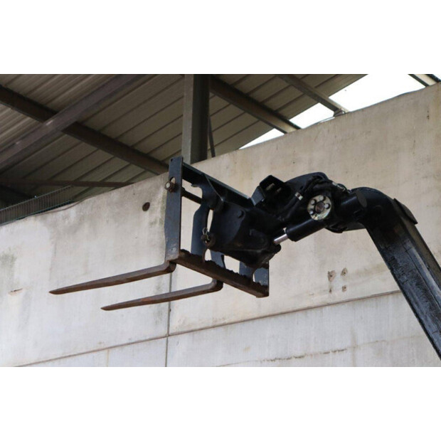 جيه سي بي 520-40-43201781