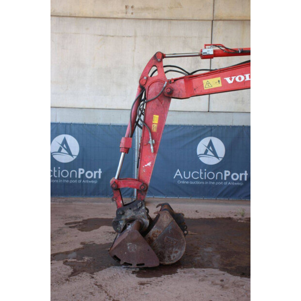 2018 فولفو ECR88D-43202022