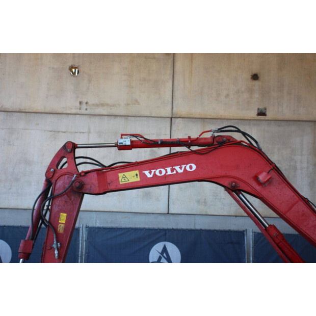 2018 فولفو ECR88D-43202023