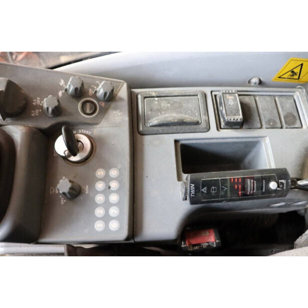 2020 هيتاشى ZX190LC-6-43202098