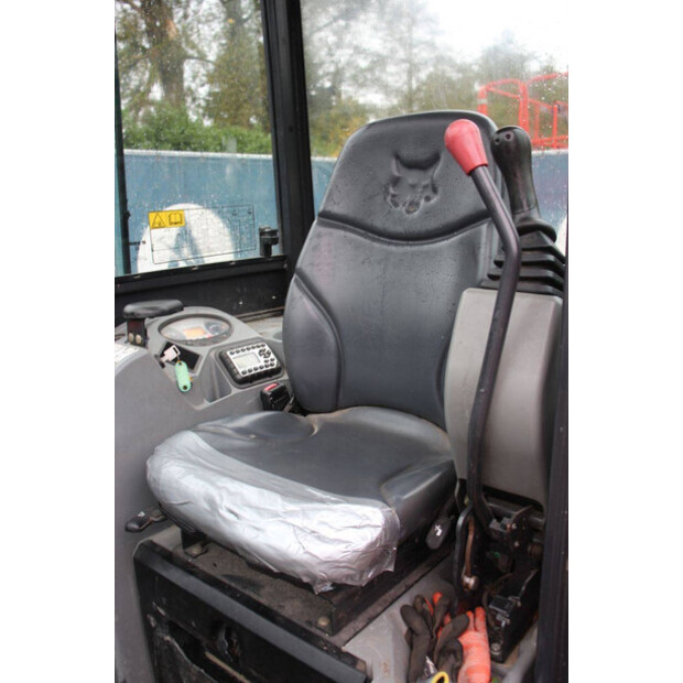 2016 بوبكات E19-43202961