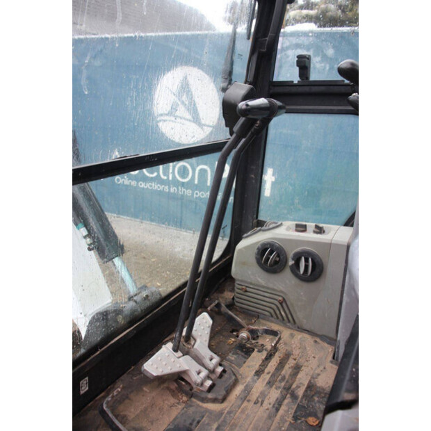 2016 بوبكات E19-43202962