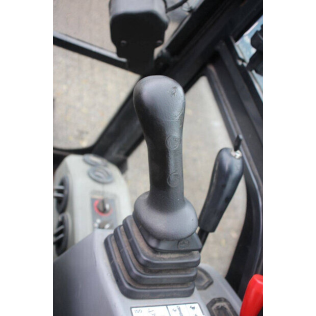 2016 بوبكات E19-43202966