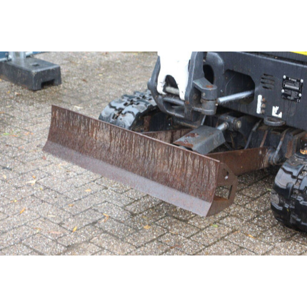 2016 بوبكات E19-43202970