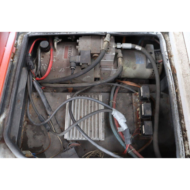 1998 إتش إم بي CARGO AX6X-43203911