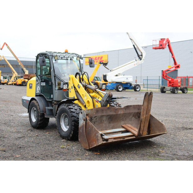 2018 نيوسون WL70-43204145