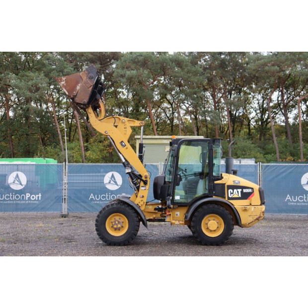 2015 كاتربيلر 906H2-43204225