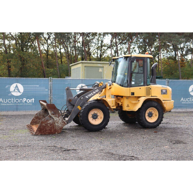 2016 فولفو L35G-43204402