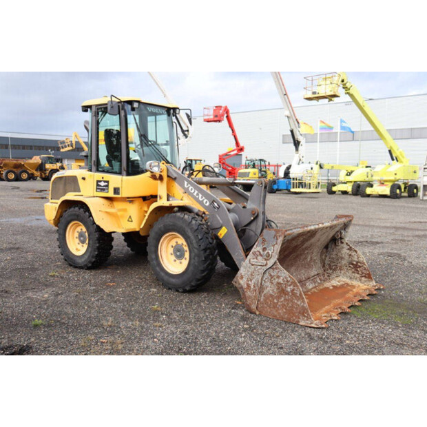 2016 فولفو L35G-43204408