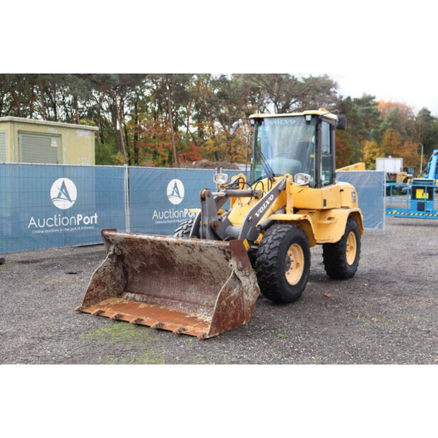 2016 فولفو L35G-43204410