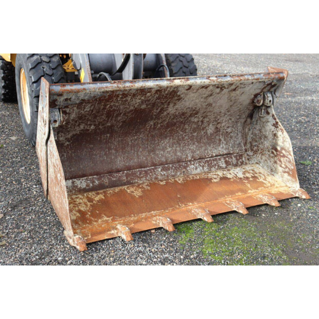 2016 فولفو L35G-43204412