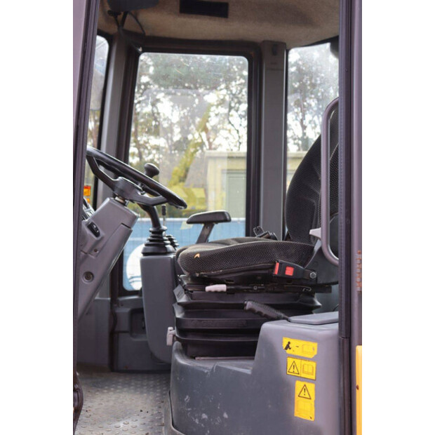 2016 فولفو L35G-43204429