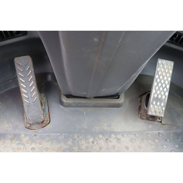 2016 فولفو L35G-43204432