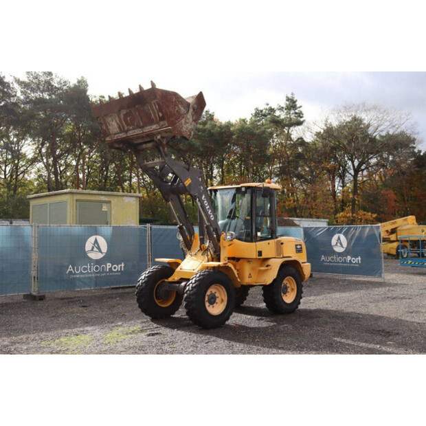 2016 فولفو L35G-43204440