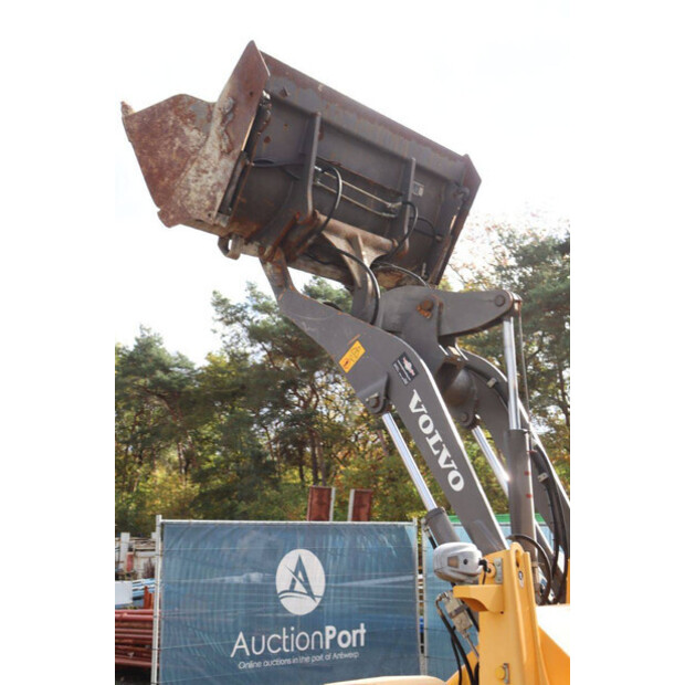 2016 فولفو L35G-43204443