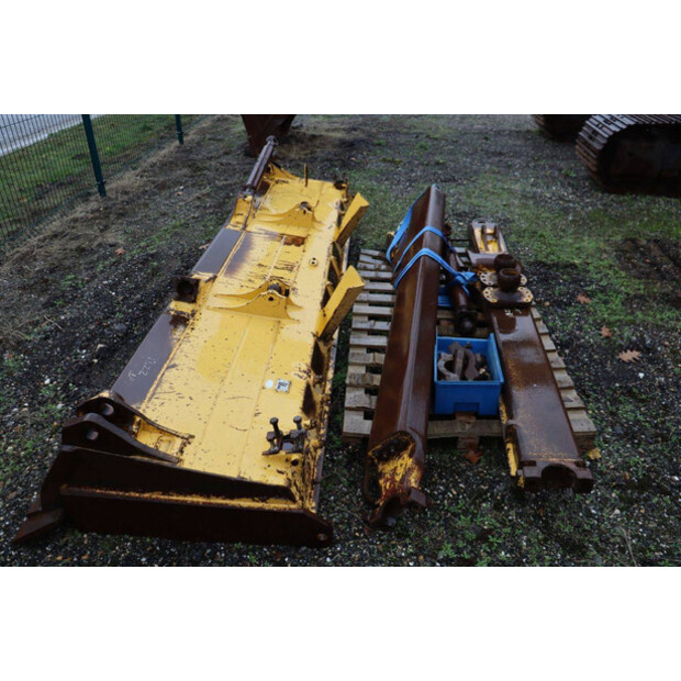 2013 Komatsu D65PX-17-43204802